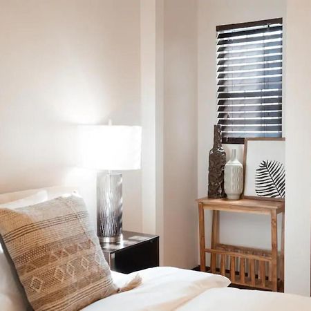 2Br Airy & Tidy Apt With Free Covered Parking - Central Modern Chicago Esterno foto