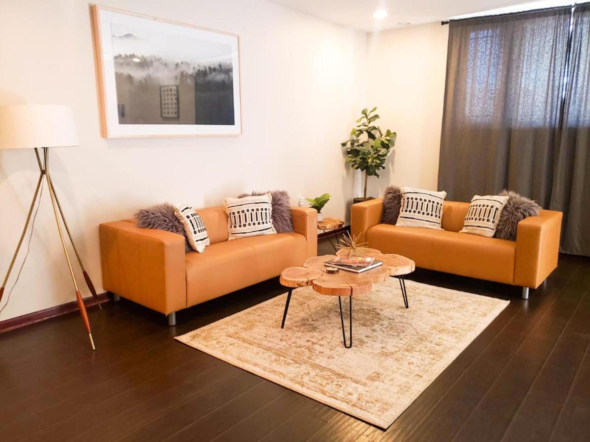 2Br Airy & Tidy Apt With Free Covered Parking - Central Modern Chicago Esterno foto