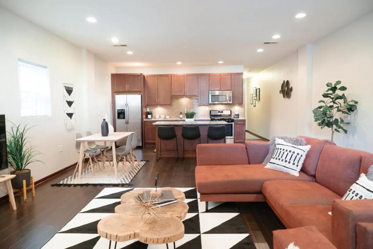2Br Airy & Tidy Apt With Free Covered Parking - Central Modern Chicago Esterno foto