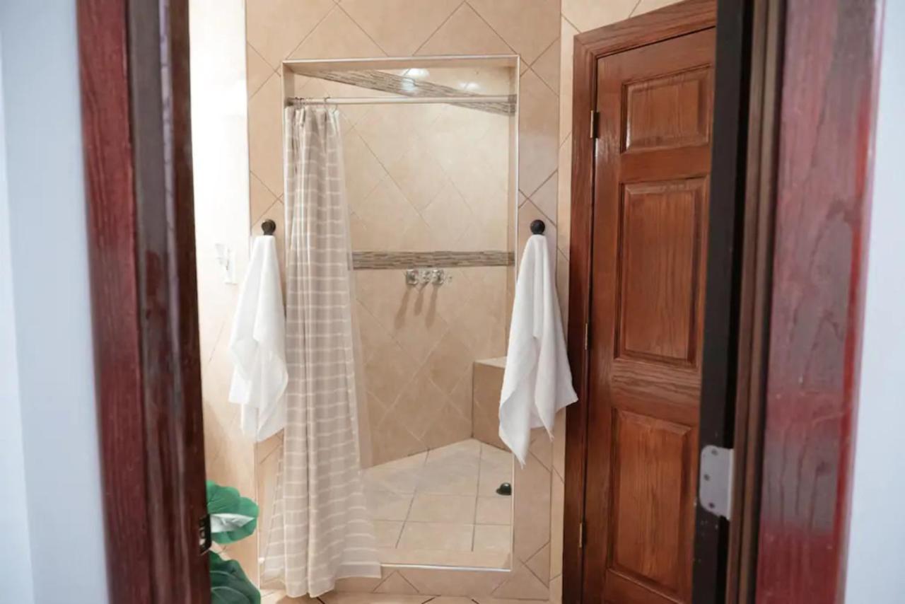 2Br Airy & Tidy Apt With Free Covered Parking - Central Modern Chicago Esterno foto
