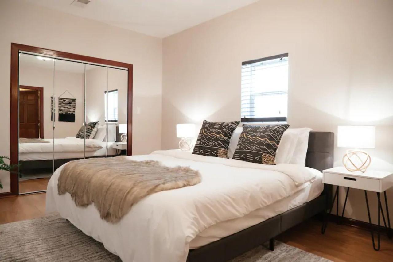 2Br Airy & Tidy Apt With Free Covered Parking - Central Modern Chicago Esterno foto