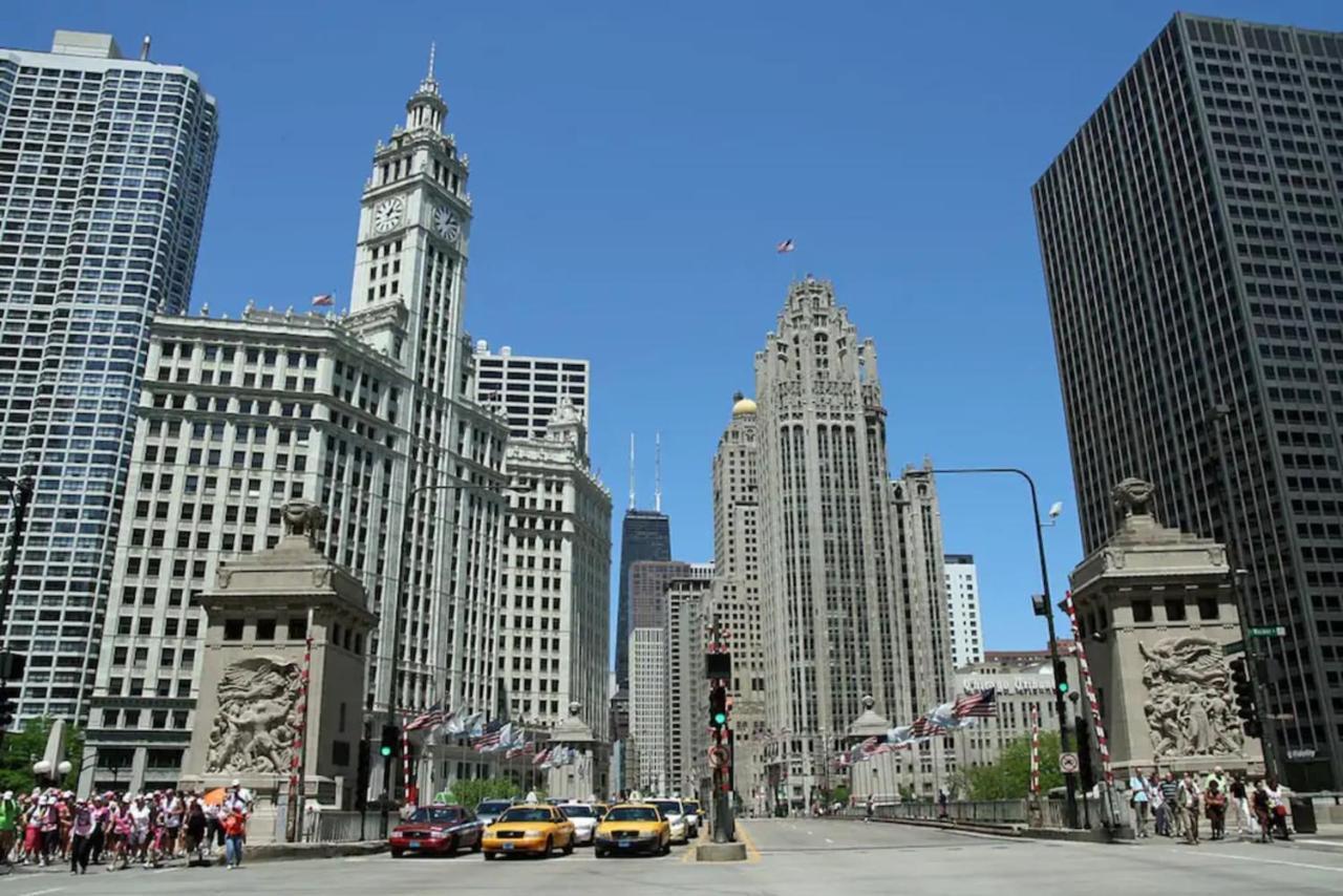 2Br Airy & Tidy Apt With Free Covered Parking - Central Modern Chicago Esterno foto