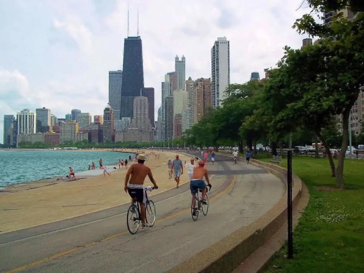 2Br Airy & Tidy Apt With Free Covered Parking - Central Modern Chicago Esterno foto